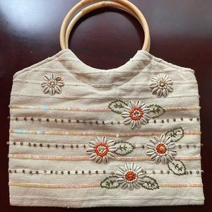 Beige handbag with seashells
